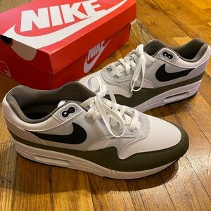NEW Nike Air Max 1